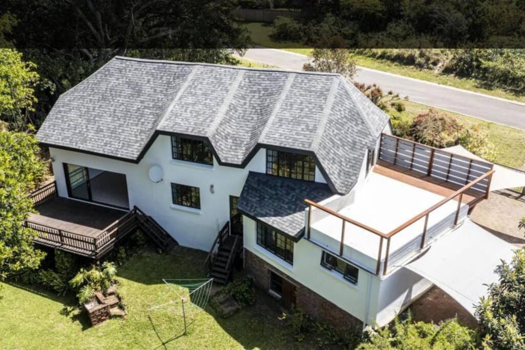 The White House @ Cintsa Holiday home *